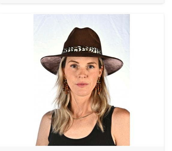 Chocolate Suede Hat Feather 201 Brown & Cream