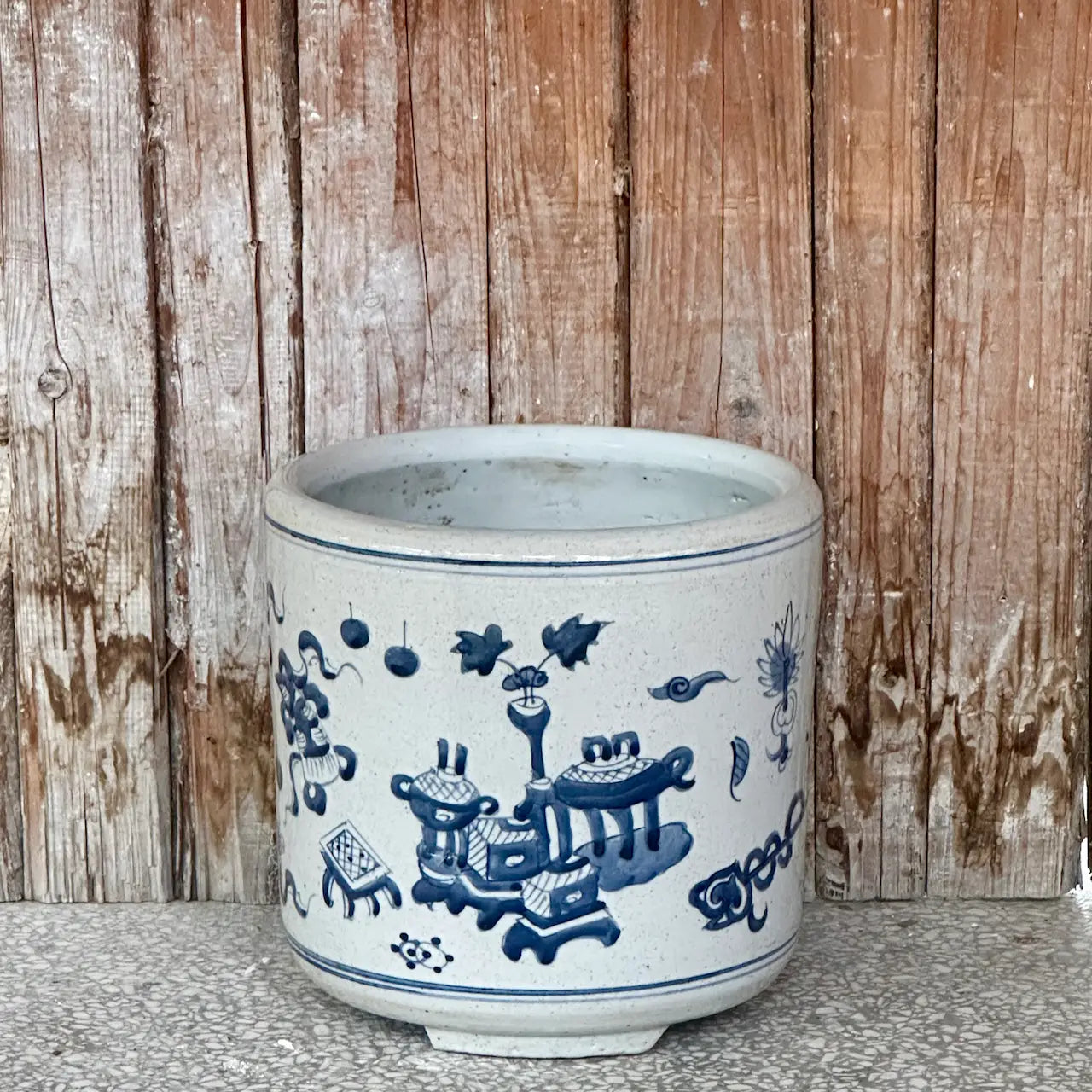 BW Porcelain Treasures Footed Cachepot