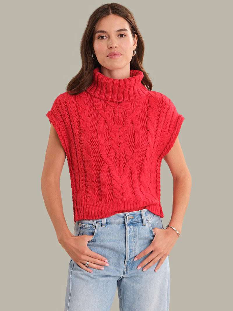 Cable Trim High Low Vest True Red
