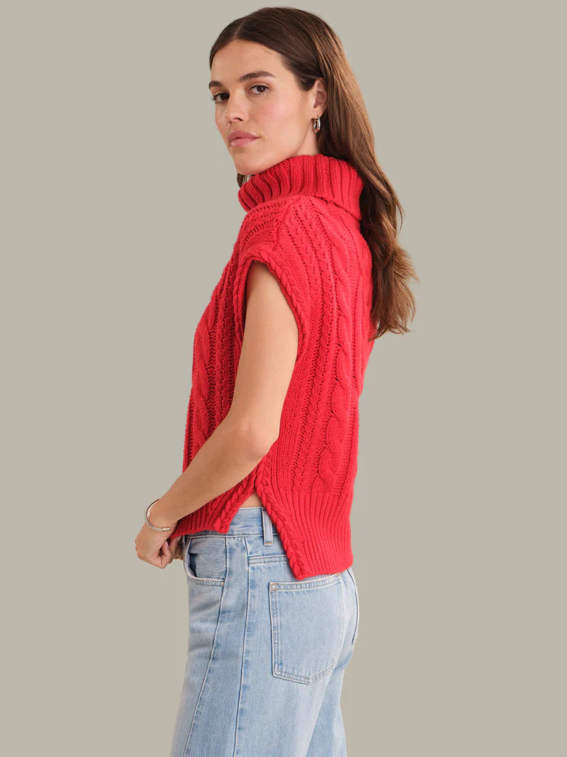 Cable Trim High Low Vest True Red