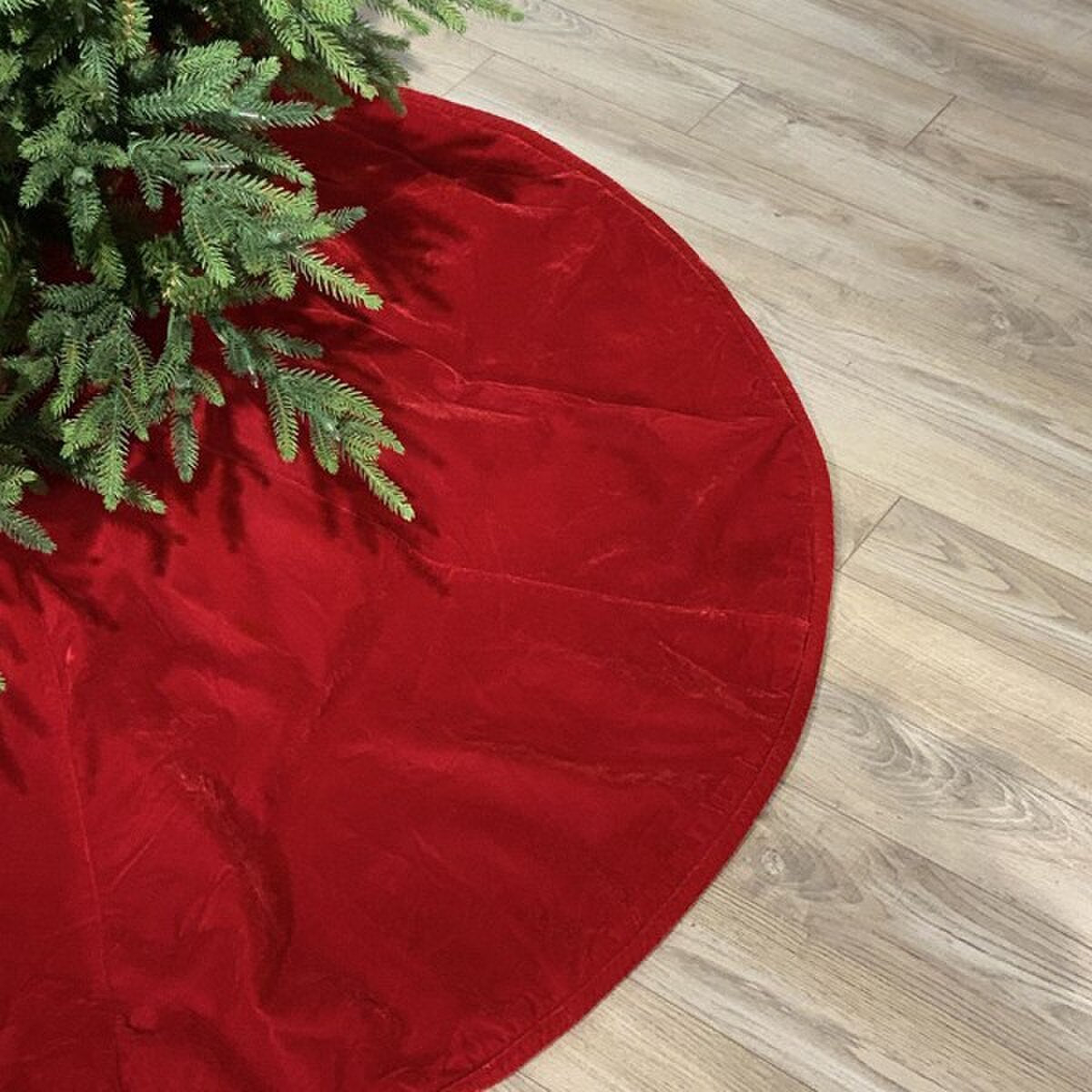 64" Velvet Tree Skirt Red