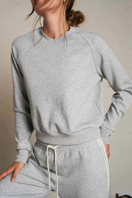 Travel LS Raglan Crew Heather Grey