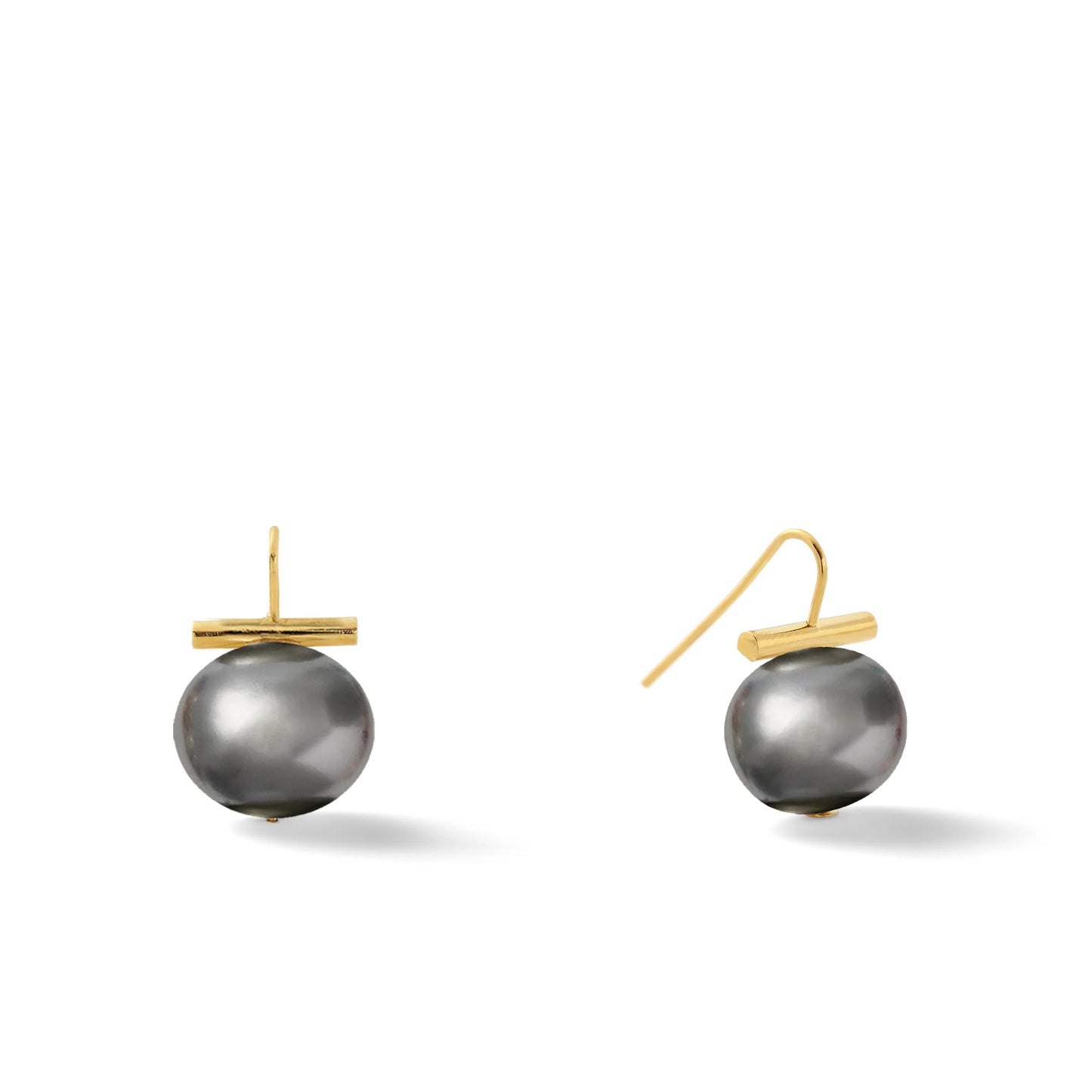 Medium Pearl Wire Earring